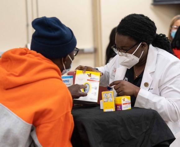 PharmD student with patient at Diabetes Care Clinic